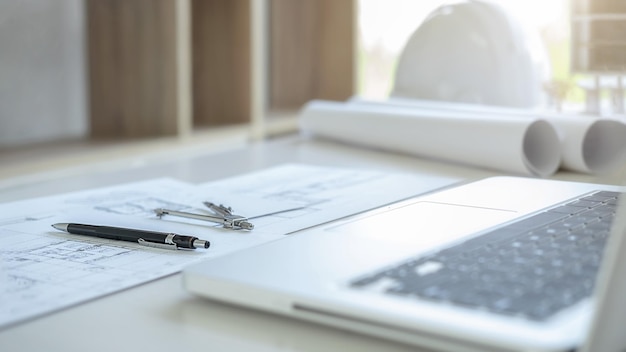 Vue rapprochée du clavier d'ordinateur sur la table