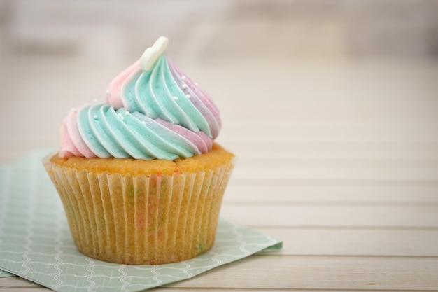 Vue rapprochée du cupcake sur la table