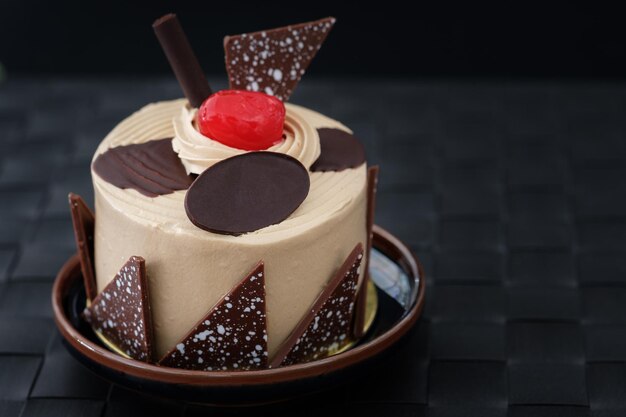 Vue rapprochée du dessert dans l'assiette sur la table