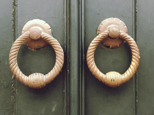 Photo vue rapprochée du frappeur de porte