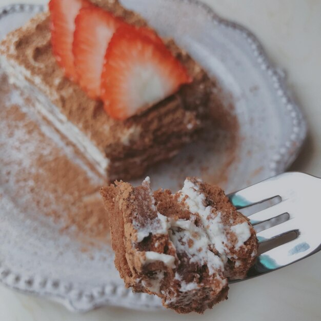 Photo vue rapprochée du gâteau dans l'assiette