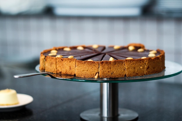 Vue rapprochée du gâteau sur le stand