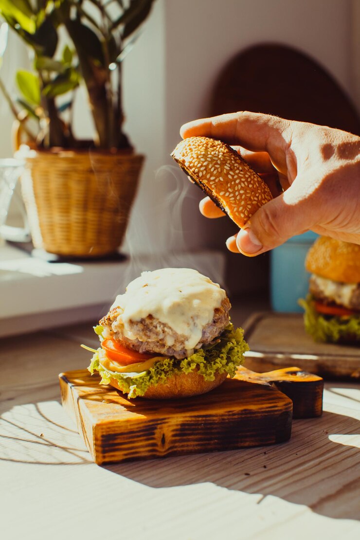 Photo vue rapprochée du hamburger sur la table