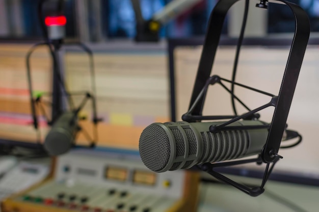 Photo vue rapprochée du microphone dans un studio d'enregistrement