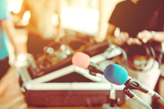 Photo vue rapprochée du microphone sur la table