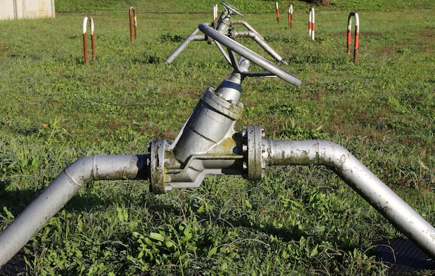 Photo vue rapprochée du pipeline sur un champ herbeux