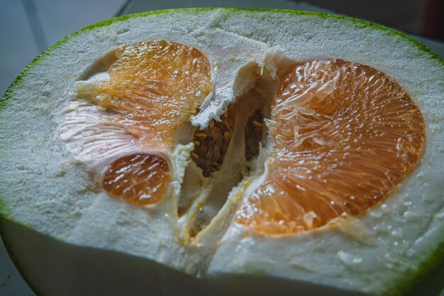 Photo une vue rapprochée du pomelo ou des agrumes après leur coupe