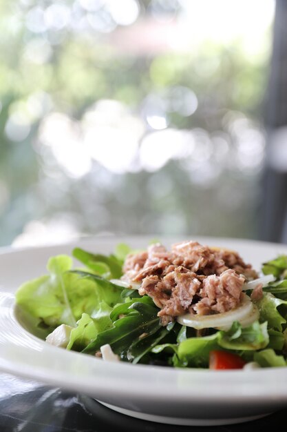 Photo vue rapprochée du repas servi dans l'assiette