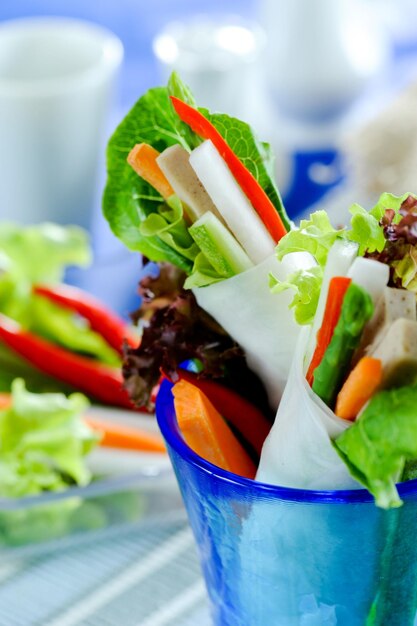 Photo vue rapprochée du repas servi sur la table