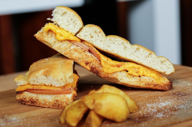 Photo vue rapprochée du sandwich sur la table