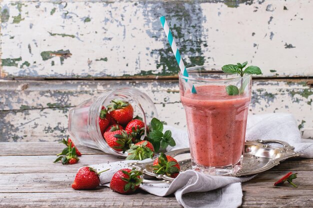 Vue rapprochée du smoothie aux fraises