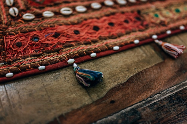 Vue rapprochée du tapis sur bois