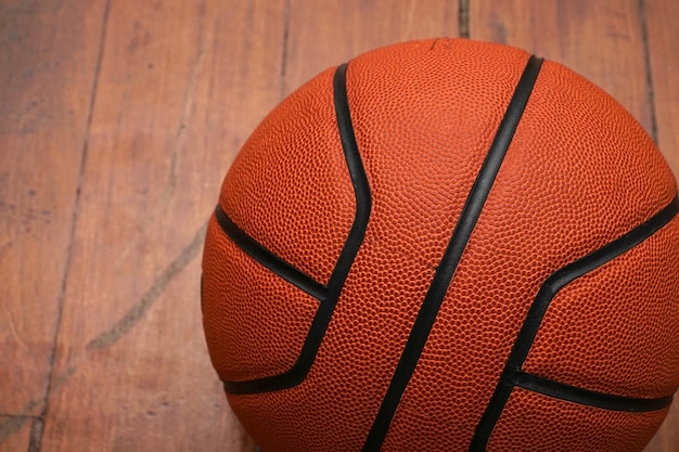 Vue rapprochée du terrain de basket