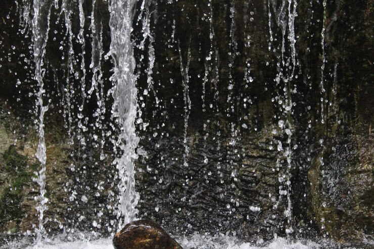 Photo vue rapprochée des éclaboussures d'eau en hiver