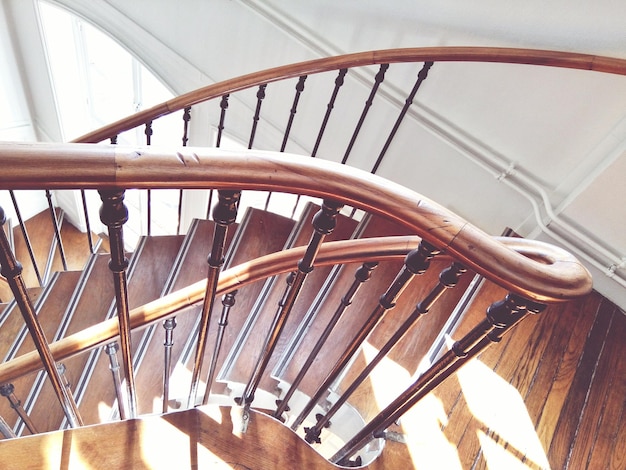 Vue rapprochée de l'escalier en spirale