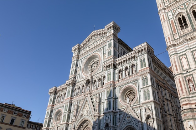 Vue rapprochée de la façade de Cattedrale di Santa Maria del Fiore (cathédrale de Sainte Marie de la Fleur) est la cathédrale de Florence