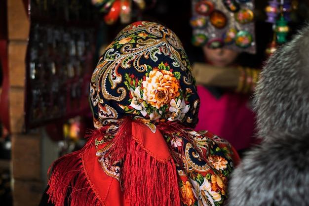 Vue rapprochée d'une femme portant un foulard