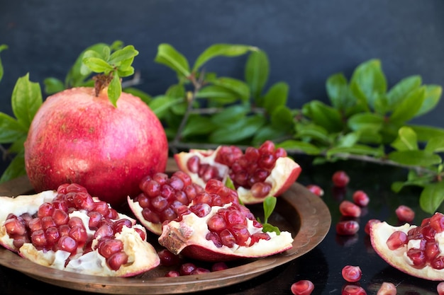 Vue rapprochée des fruits dans l'assiette sur la table