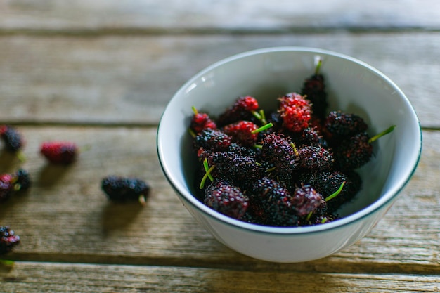 Photo vue rapprochée des fruits dans un bol sur la table