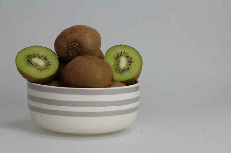 Photo vue rapprochée des fruits dans un bol sur la table