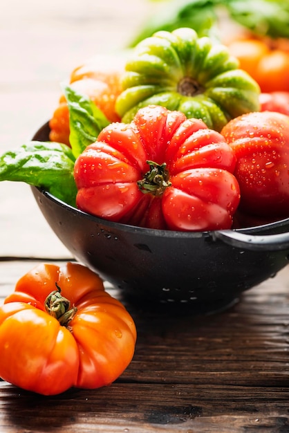 Vue rapprochée des fruits dans un bol sur la table