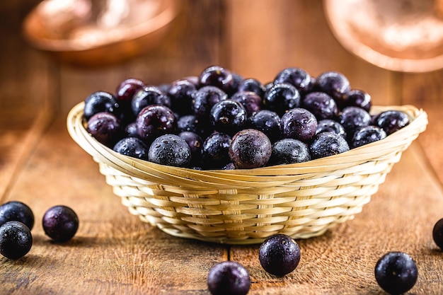 Photo vue rapprochée des fruits dans un panier sur la table