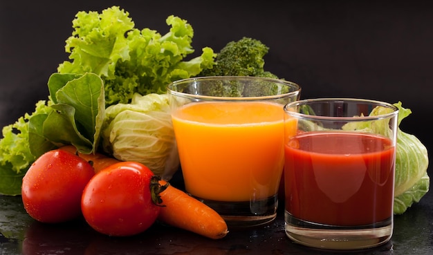 Photo vue rapprochée de fruits frais avec boisson sur la table