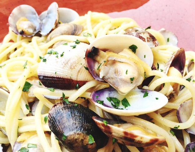 Vue rapprochée des fruits de mer dans l'assiette