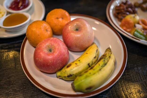 Photo vue rapprochée des fruits sur la table