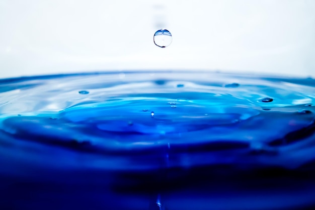 Vue rapprochée de la goutte d'eau