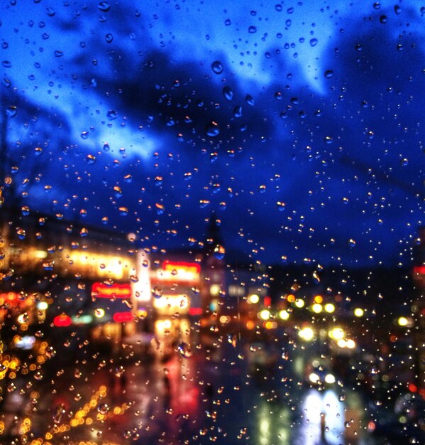 Photo vue rapprochée des gouttes d'eau sur le verre