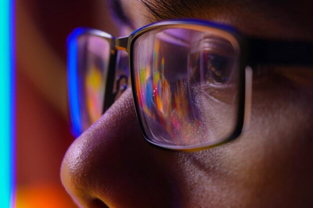 Photo vue rapprochée de l'homme aux lunettes