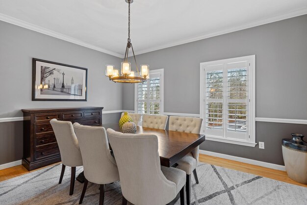 Photo vue rapprochée de l'intérieur gris d'une salle à manger moderne