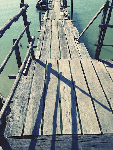 Photo vue rapprochée de la jetée en mer