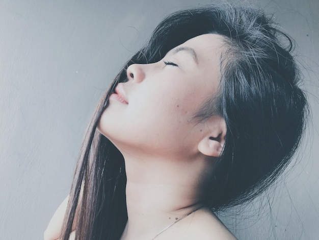 Vue rapprochée d'une jeune femme