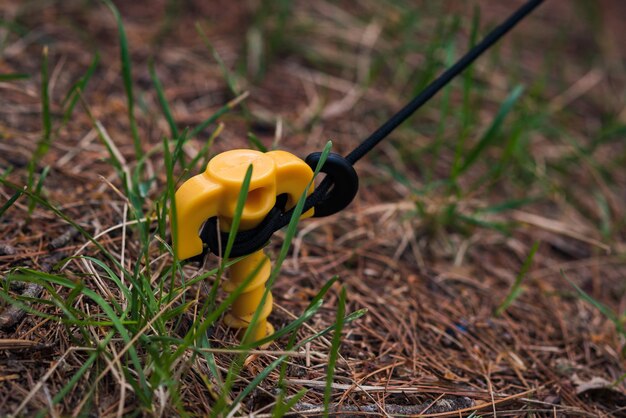 Photo vue rapprochée d'un jouet jaune sur le terrain