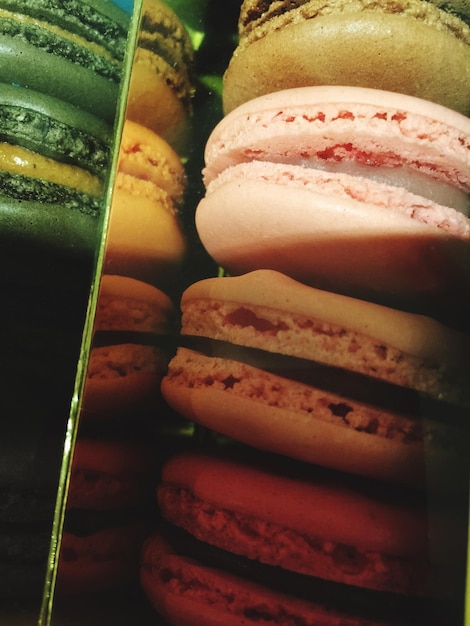 Photo vue rapprochée des macaroons colorés