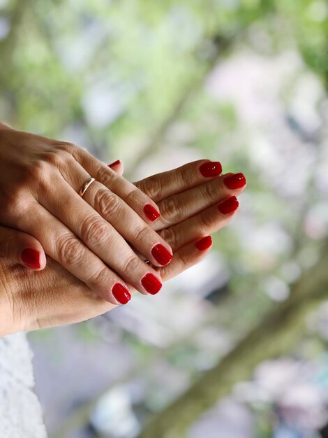 Photo vue rapprochée des mains d'une femme