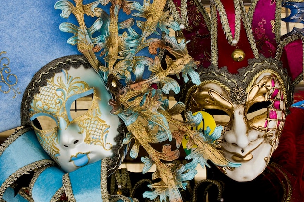 Vue rapprochée des masques