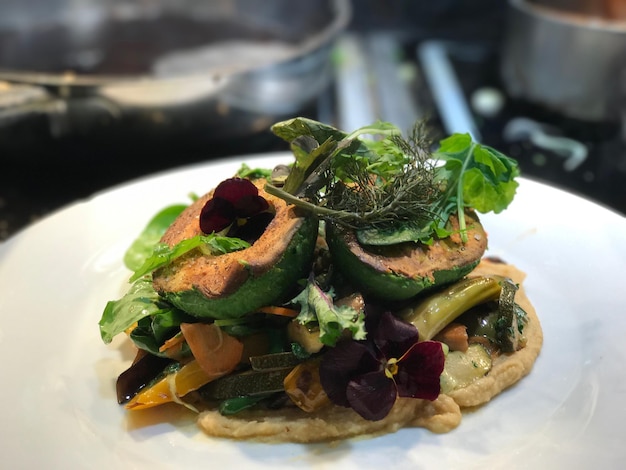 Vue rapprochée de la nourriture dans l'assiette