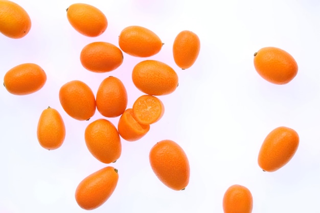 Vue rapprochée de l'orange sur fond blanc