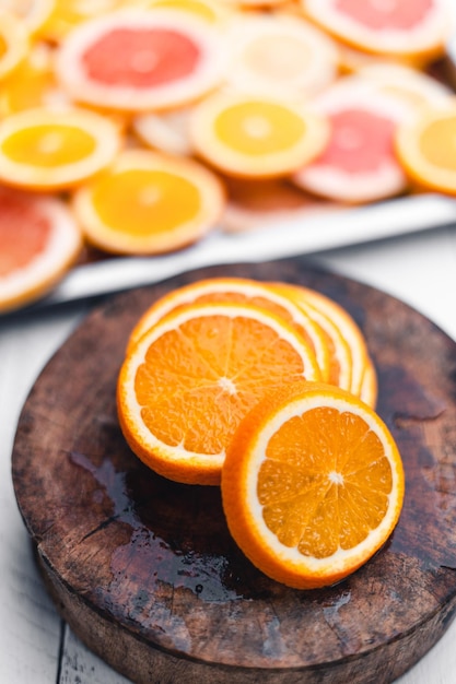 Photo vue rapprochée d'une orange sur la table