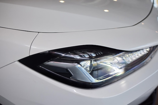 Vue rapprochée d'une partie du phare d'une voiture de conception automobile