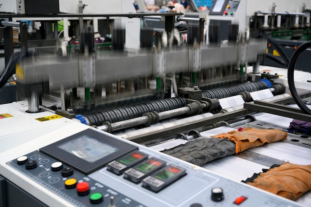 Vue rapprochée d'une partie de la machine en usine