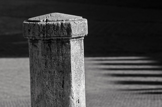 Photo vue rapprochée d'un pilier dans la rue