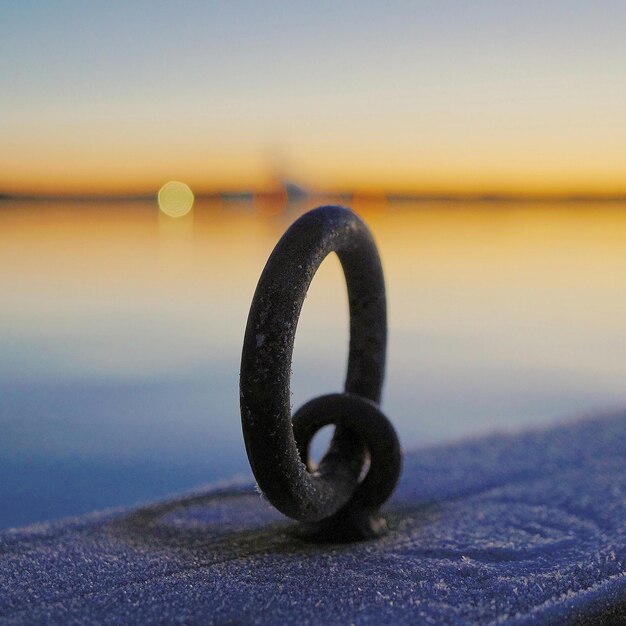 Vue rapprochée de la poignée contre la mer calme