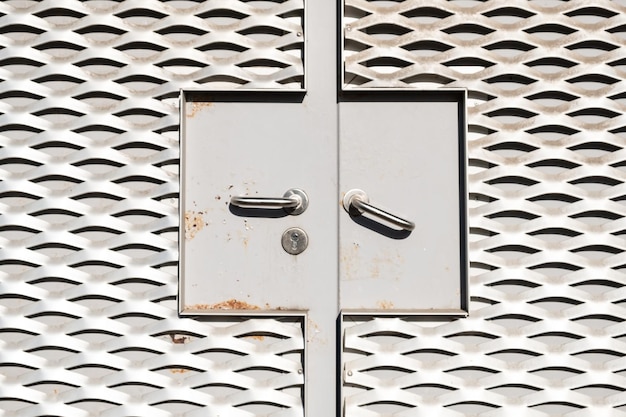 Photo vue rapprochée des poignées de porte métalliques