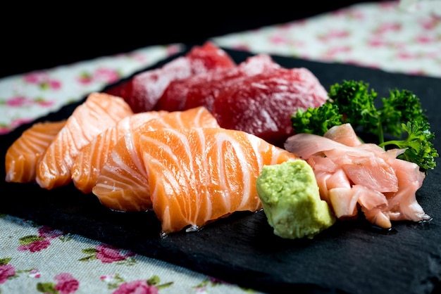 Photo vue rapprochée des poissons dans l'assiette