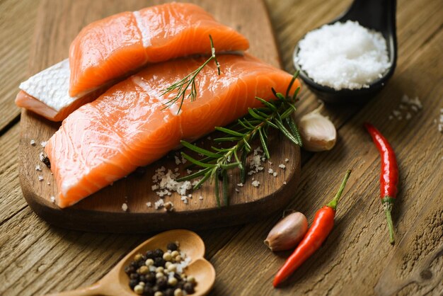 Photo vue rapprochée des poissons sur la table