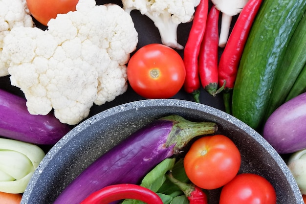 Photo vue rapprochée des poivrons et des légumes